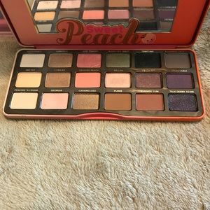 Too faced sweet peach eyeshadow